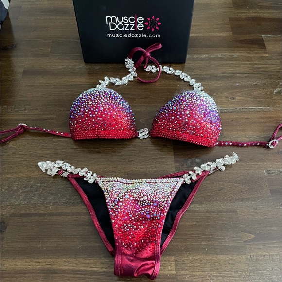 Competition bikini. Suit in pic is same just red - Picture 2 of 4
